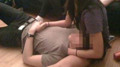 수영장에서..사촌누나 등에 업혀서 사정 1편