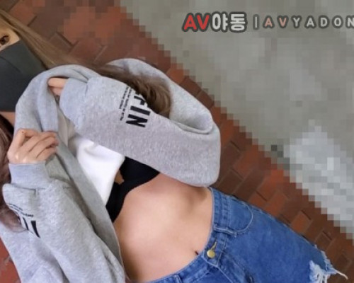 FC2-PPV 1842639 Blow In The Toilet Of A Delicate Gal And A Multi Tenant Building Continuous Vaginal Cum Shot At The Hotel