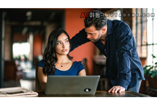 [포르노한글자막] 에밀리 윌리스 - 인터넷 박살