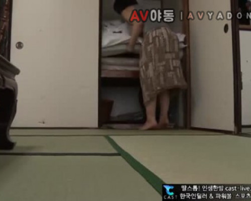 [일본야동] 외로운 시아버지를 조촐하게 달래주는 거유여성